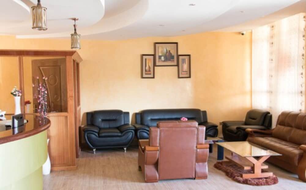 Astorian Grand Hotel 40/50