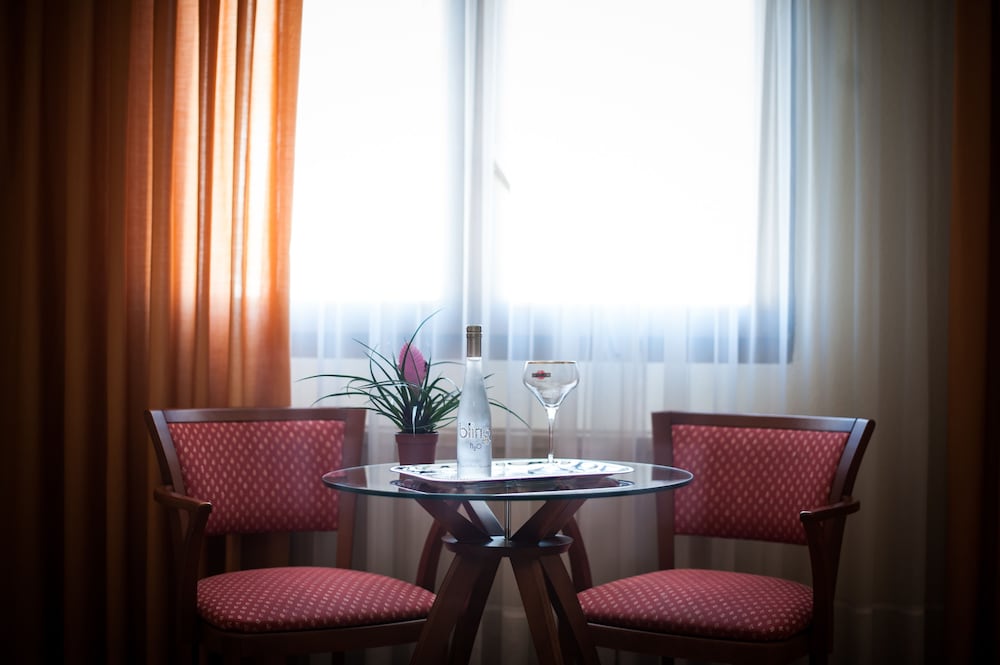 HOTEL UNZAGA PLAZA 60/63