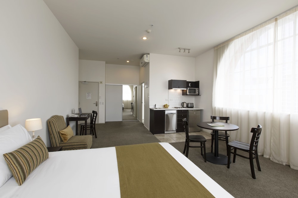Quest Hamilton 33/42