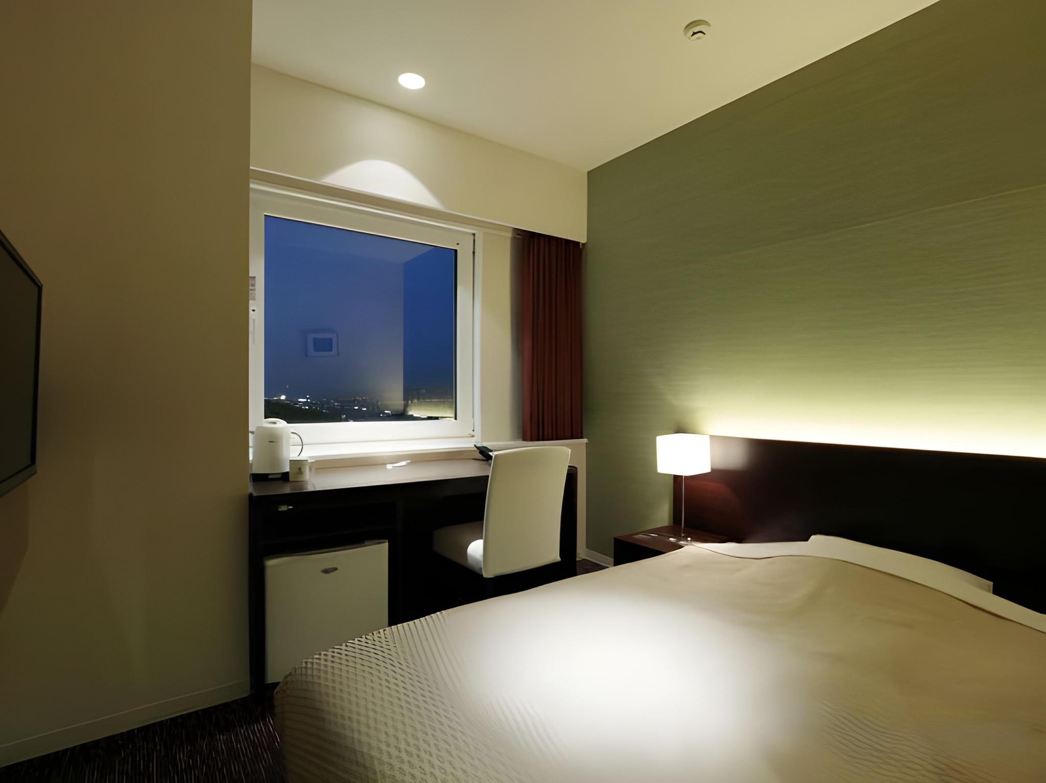 Room, Double Bed, Bathtub, Smoking