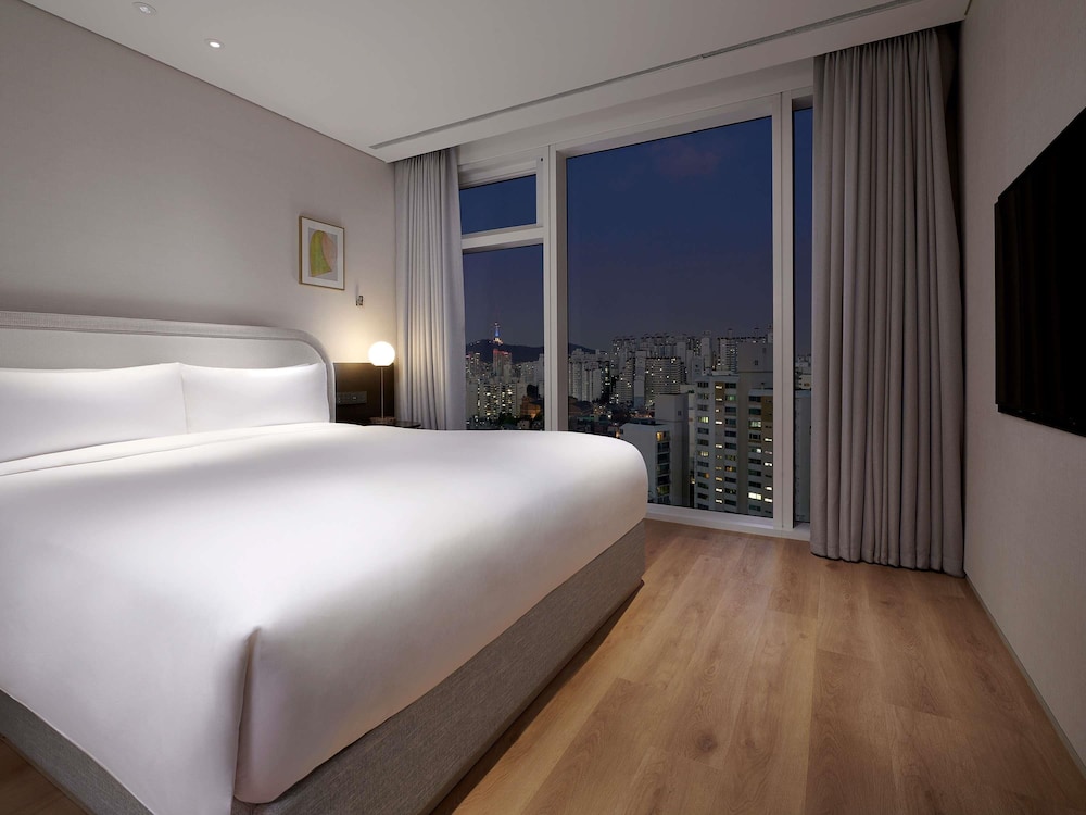 Namsan, Suite, King Bed, Mountain View