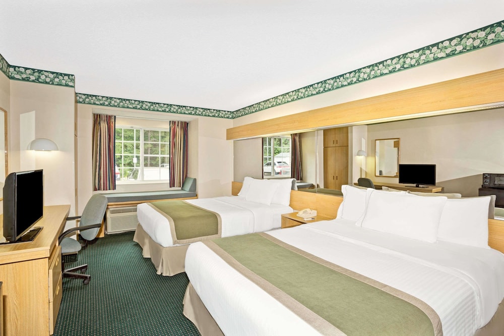 Microtel Inn & Suites by Wyndham Raleigh Durham Airport 10/32