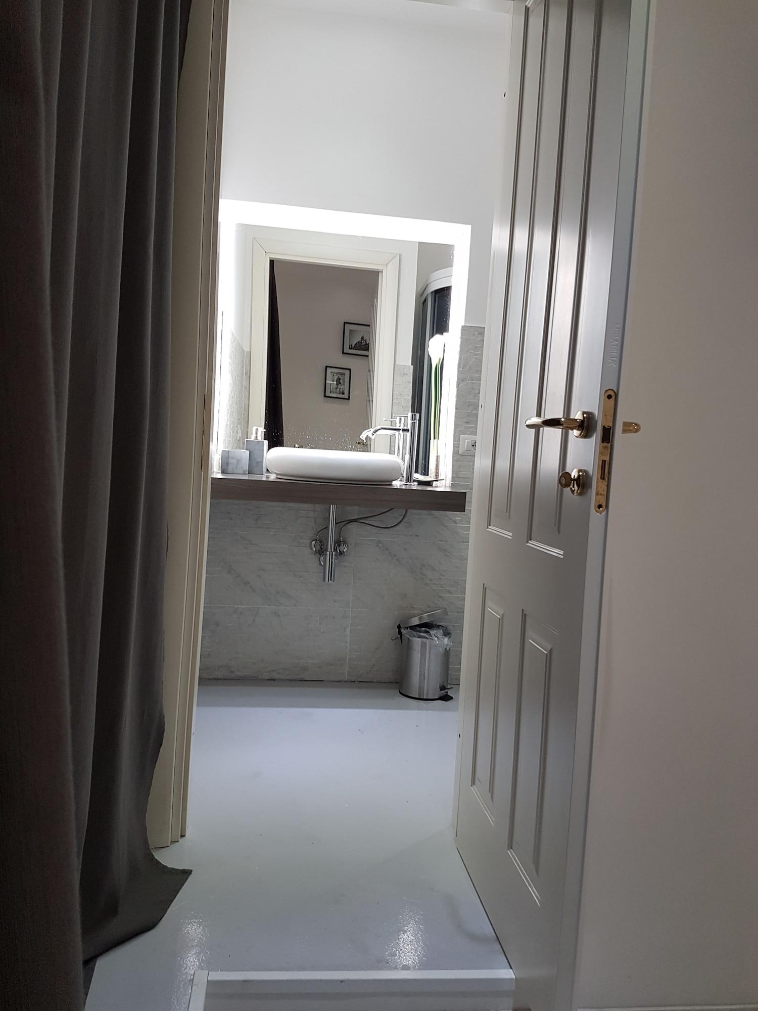 Rome Vatican Suite 14/17