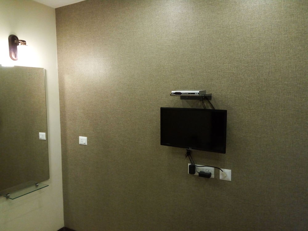 Hotel Rushabh Home 28/48