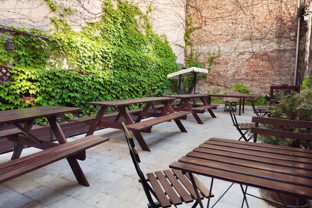 Patio Hostel 44/50