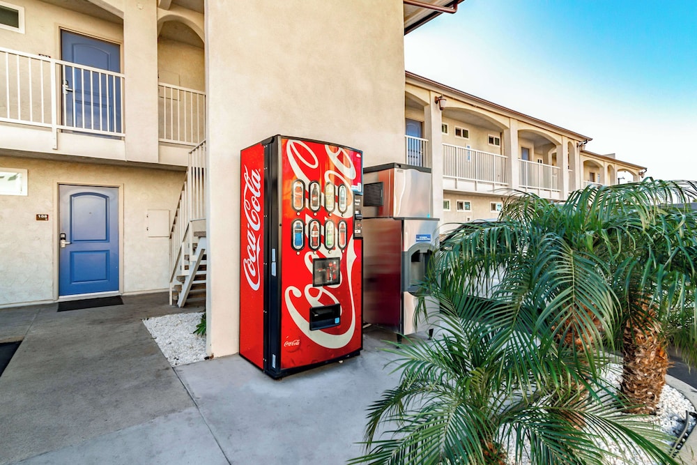 Motel6 Anaheim, CA 32/38