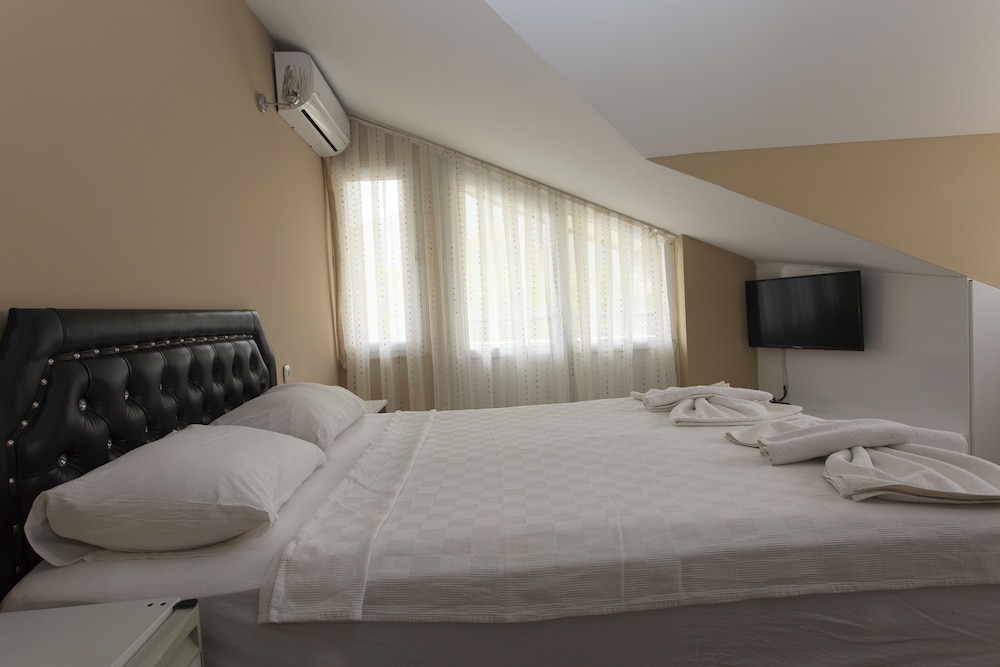 Greenpeace Hotel 20/72