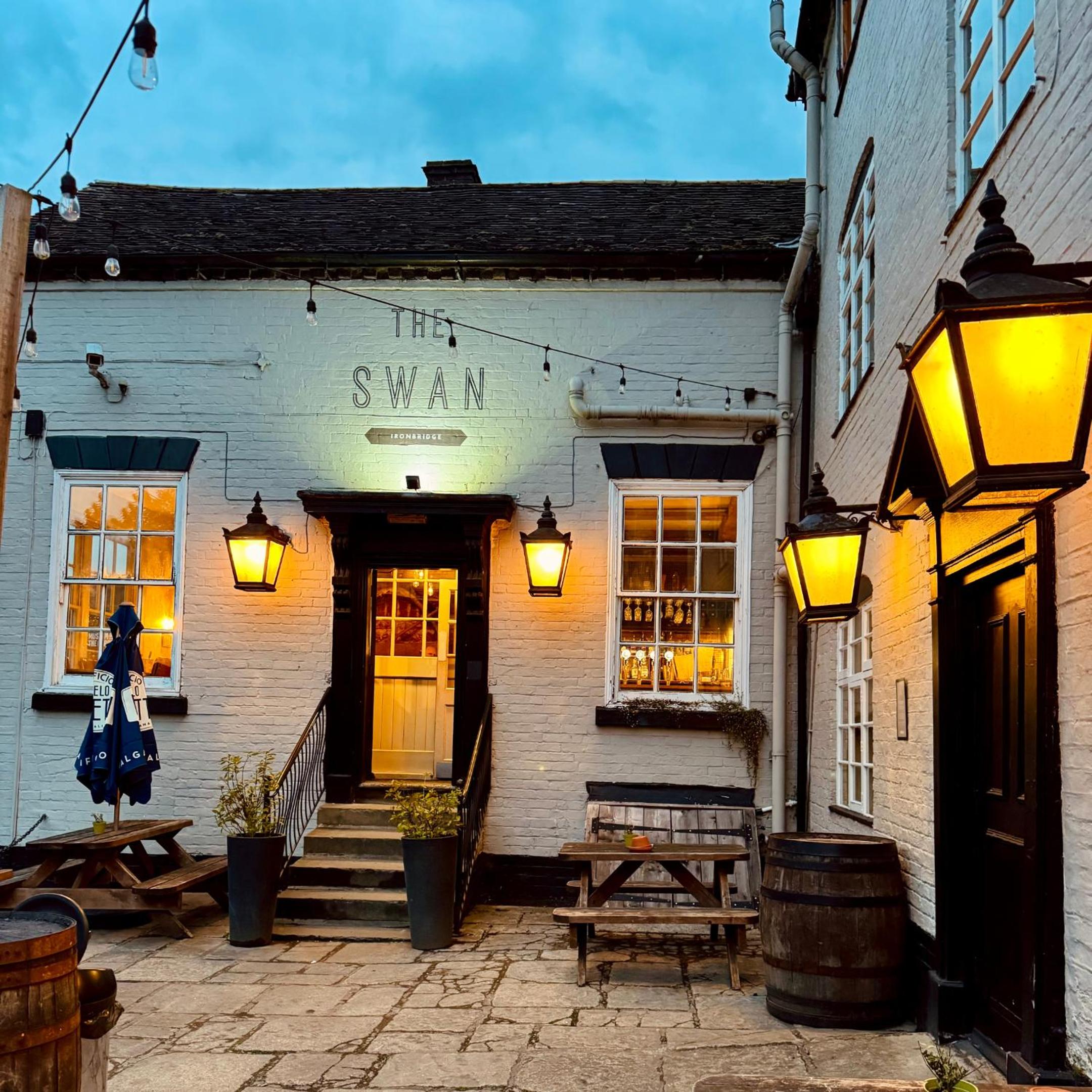 The Swan Hotel Smoke & Taphouse 1/16