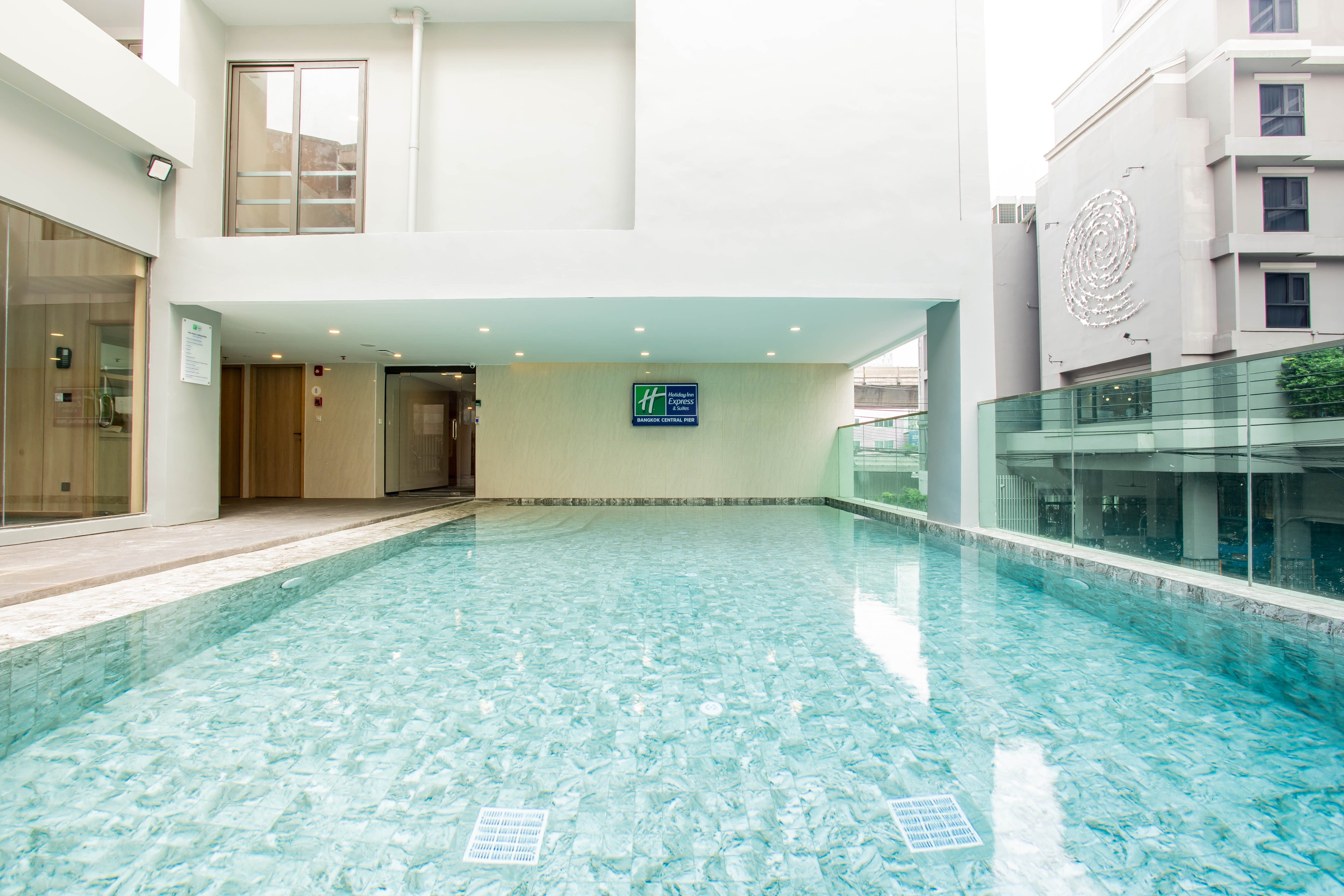 Holiday Inn Express & Suites Bangkok Central Pier 18/38