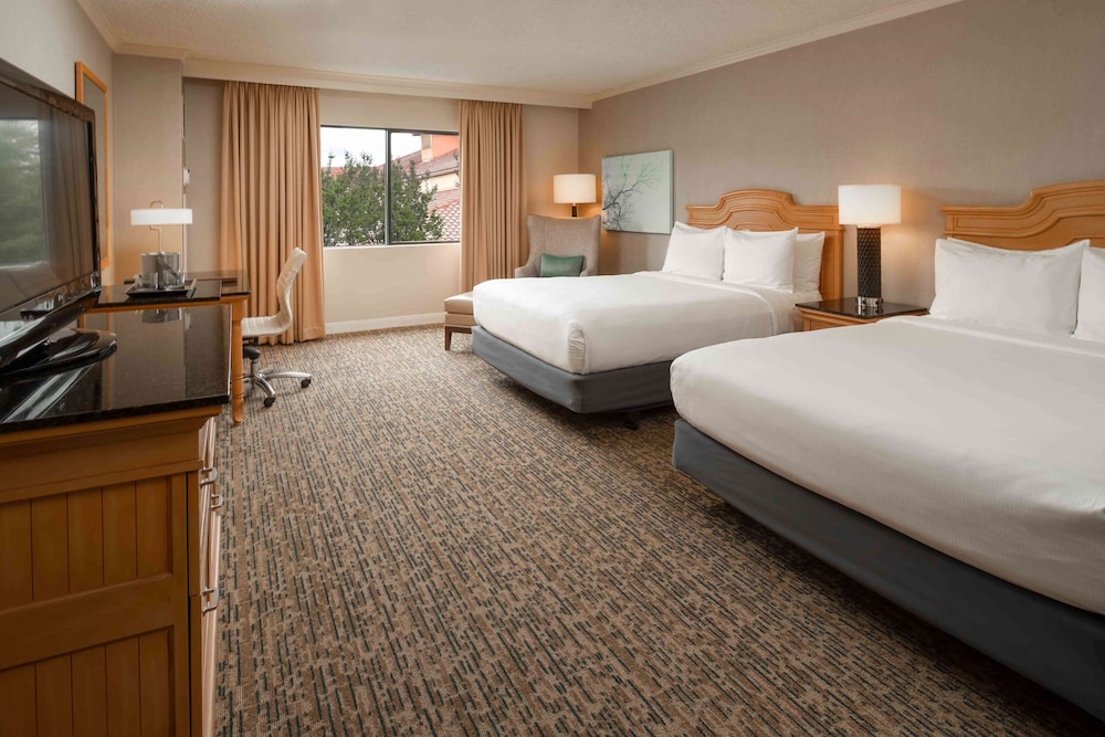 غرفة بسريرين كوين بإطلالة على الفناء، Doubletree By Hilton Sonoma Wine Country 3/10