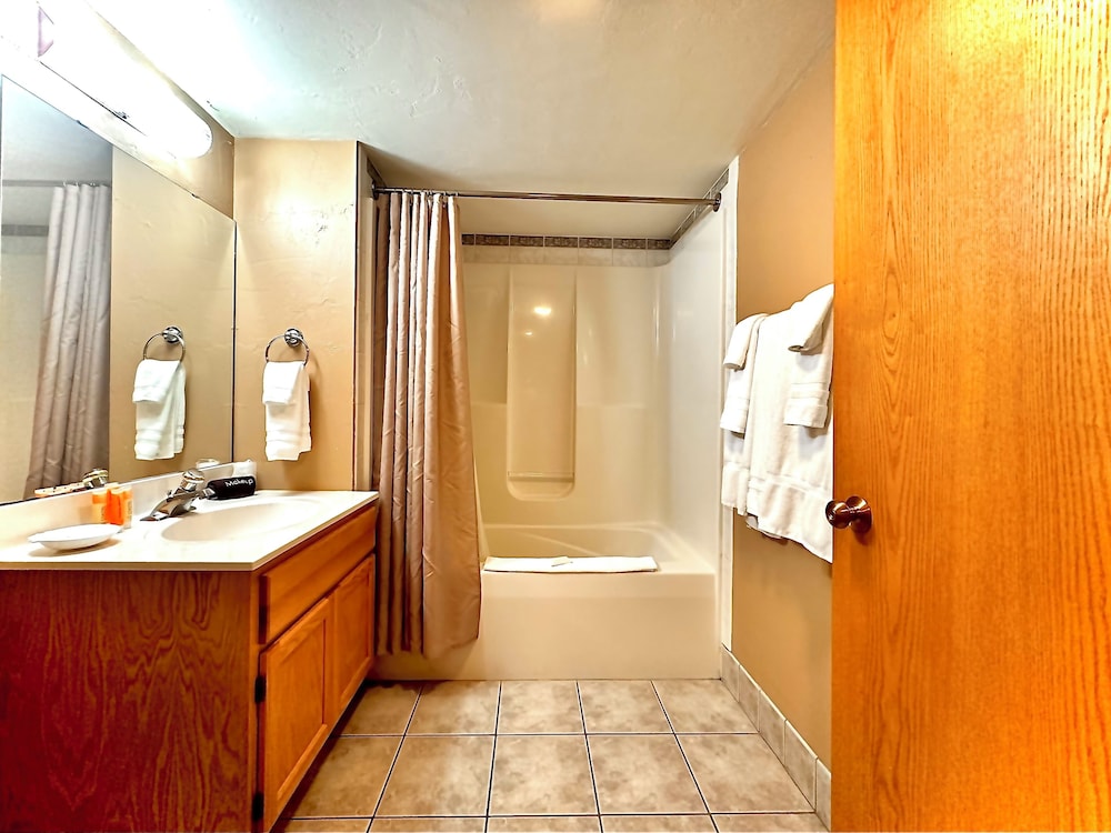 غرفة قياسية بسريرين كوين، Lodge at Leathem Smith 7/7