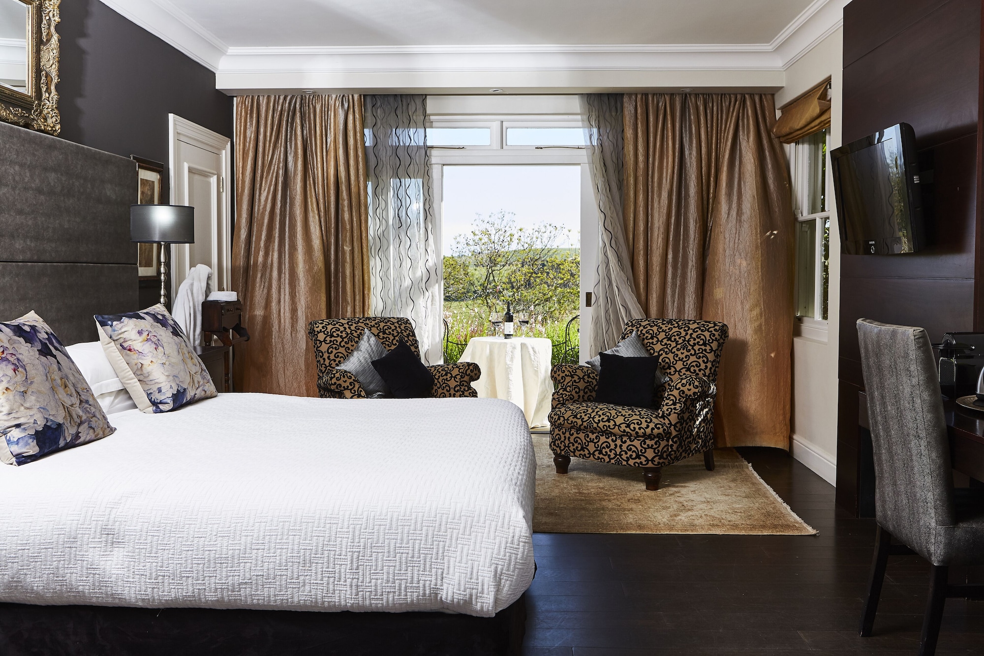 Vineyard, Luxury, King Bed