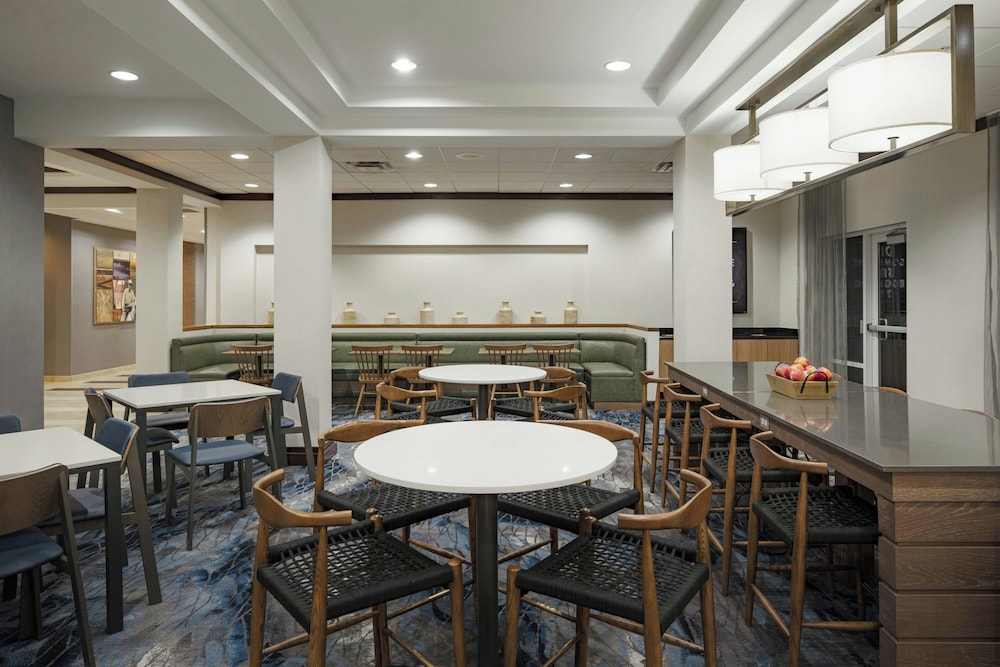 Fairfield Inn Suites By Marriott Louisville East 37/50