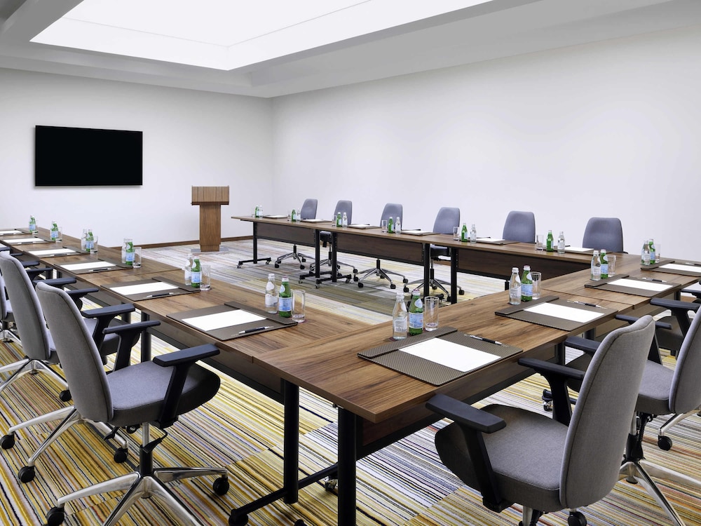 Movenpick Jumeirah Village Triangle 72/82