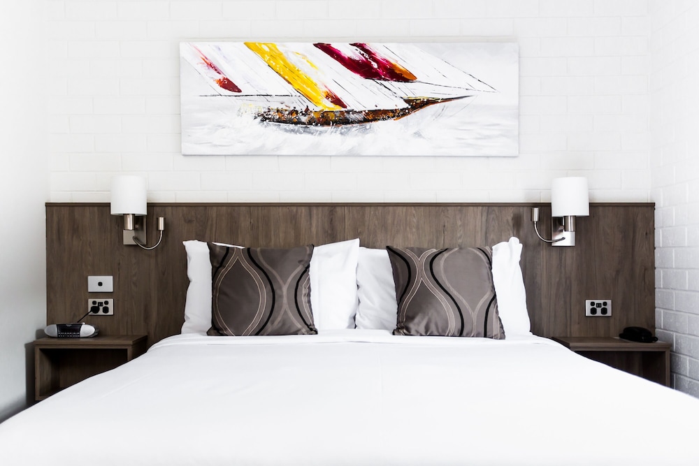 Bay Hotel Apartments 10/48
