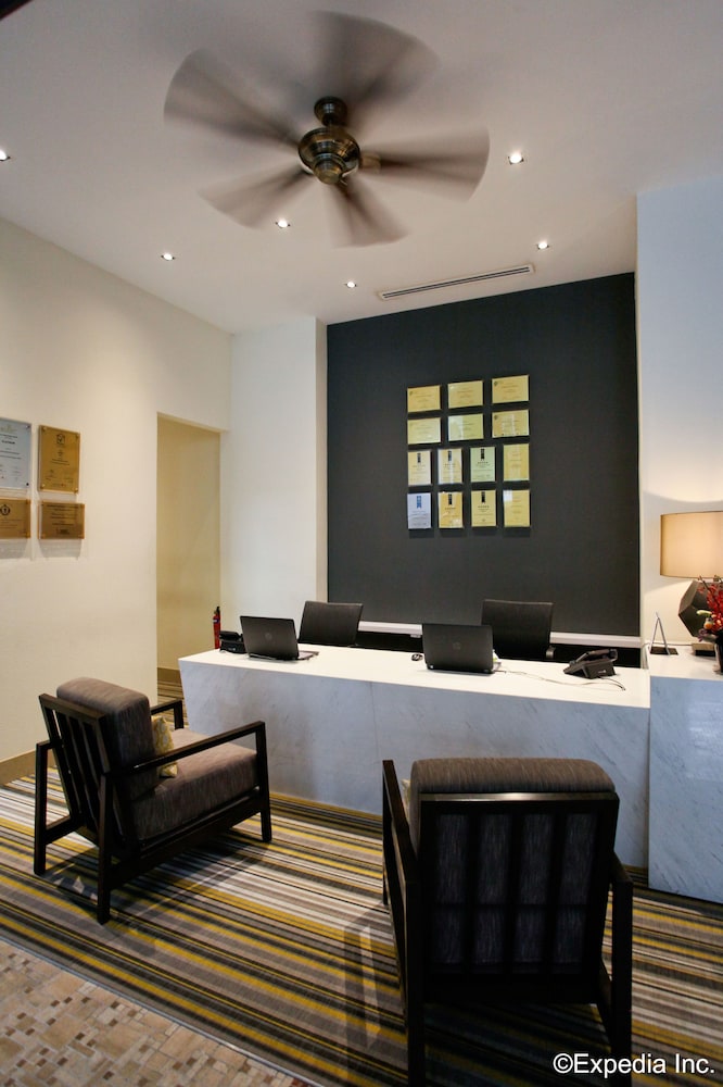 TREETOPS EXECUTIVE RESIDENCES 45/71