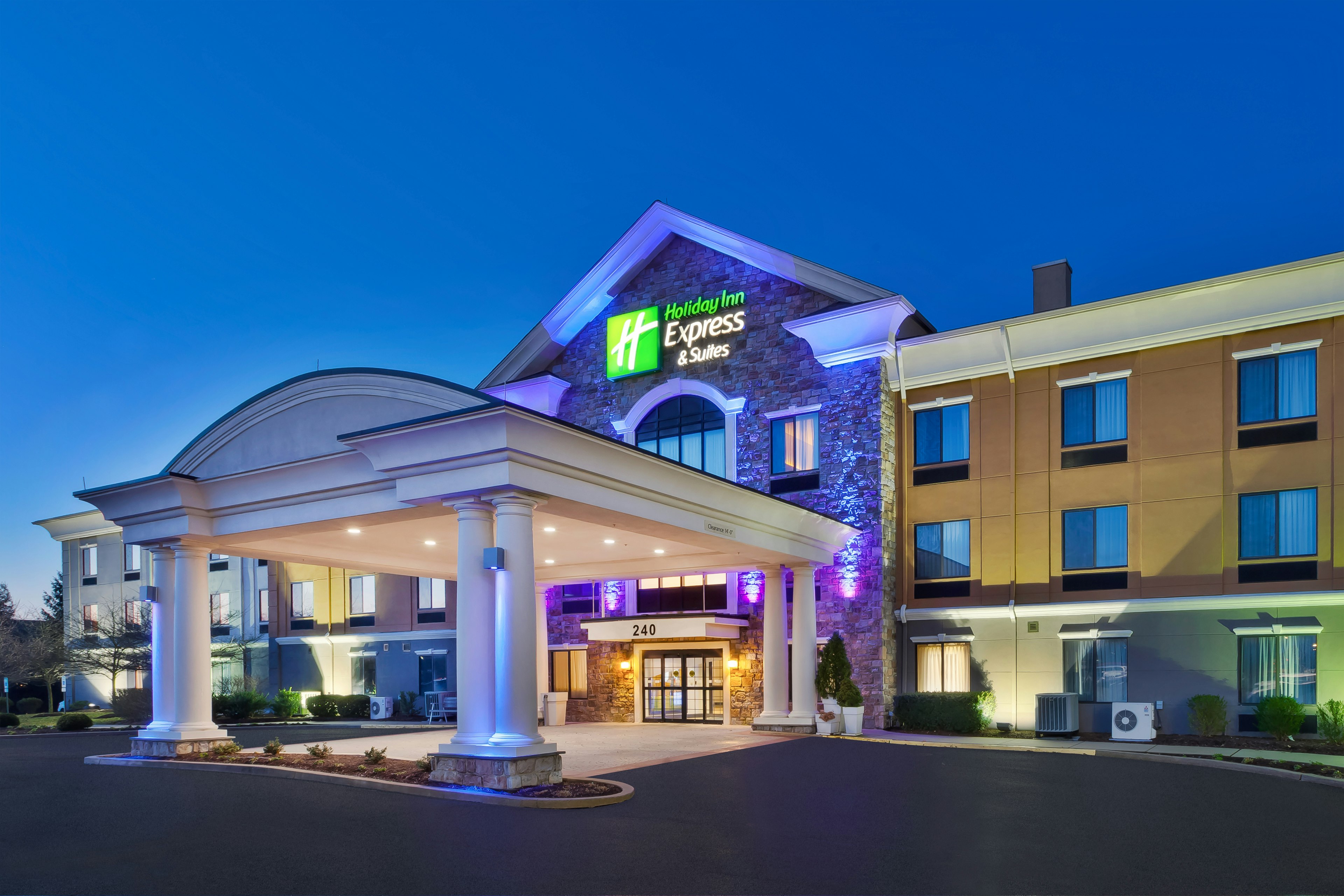 Holiday Inn Express Suites Warminster Horsham 2/63
