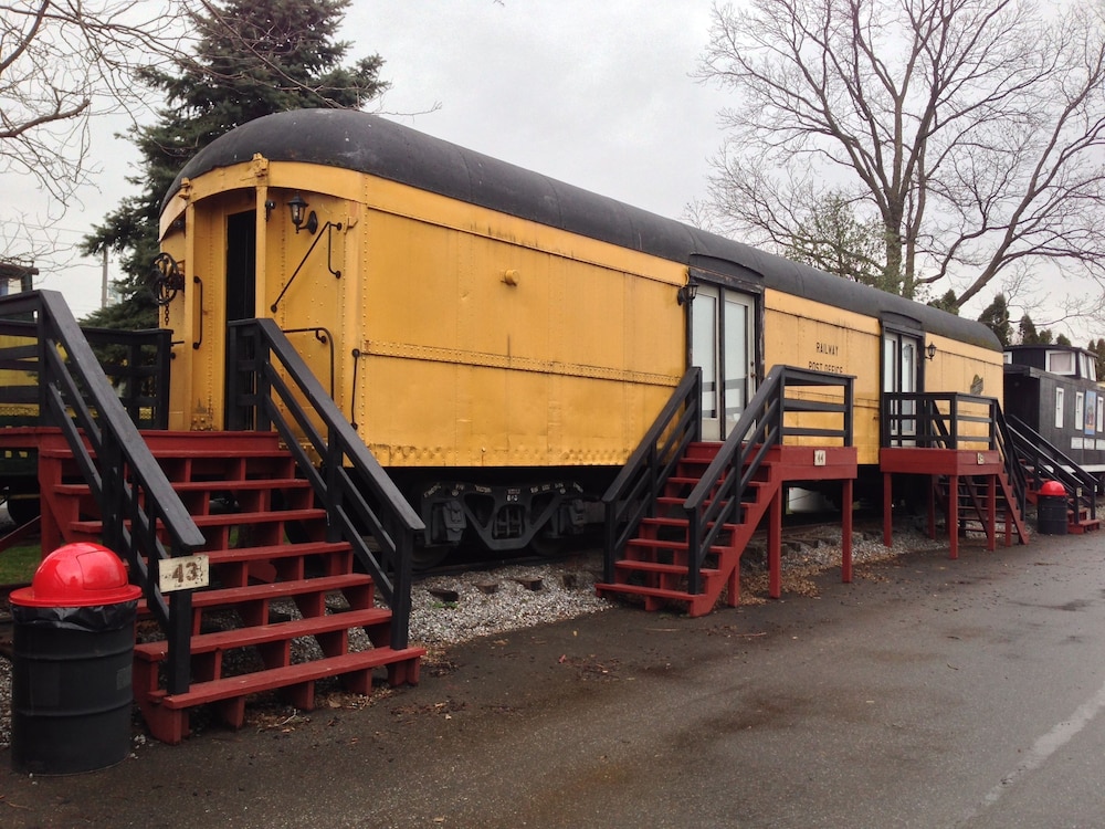 Red Caboose Motel 38/50
