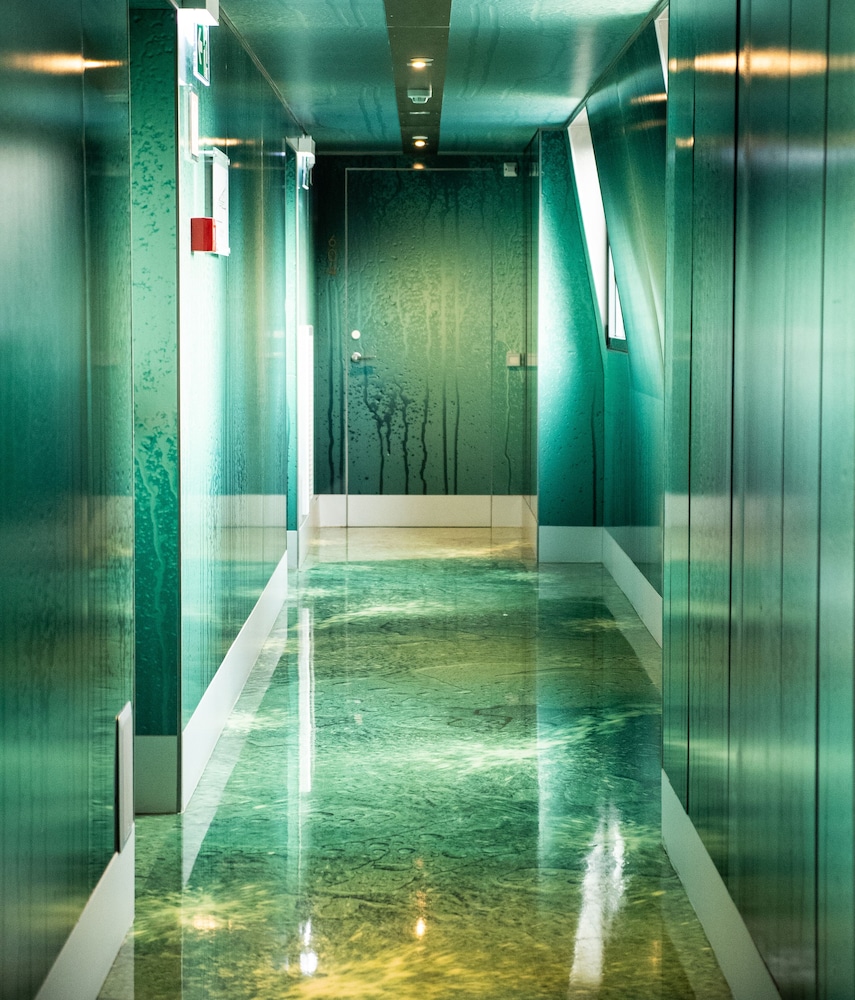 swimming pool spa