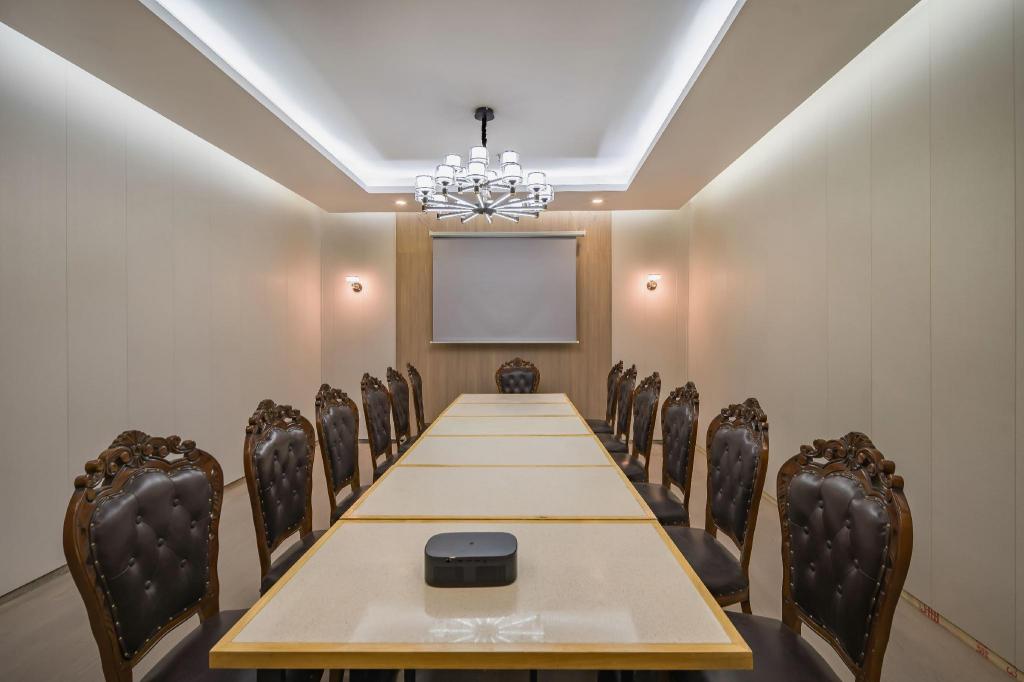 Dequan Luxury Hotel (Chaoyang High speed Railway Station Shilibao Subway Station Branch) 44/50