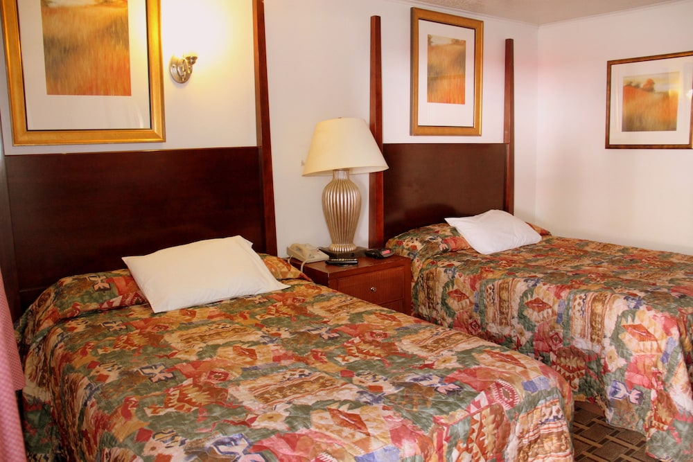 Executive Inn & Suites 13/33