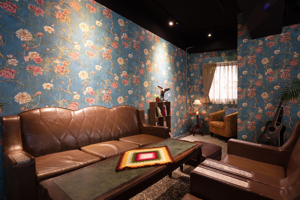Cho Hotel 30/49