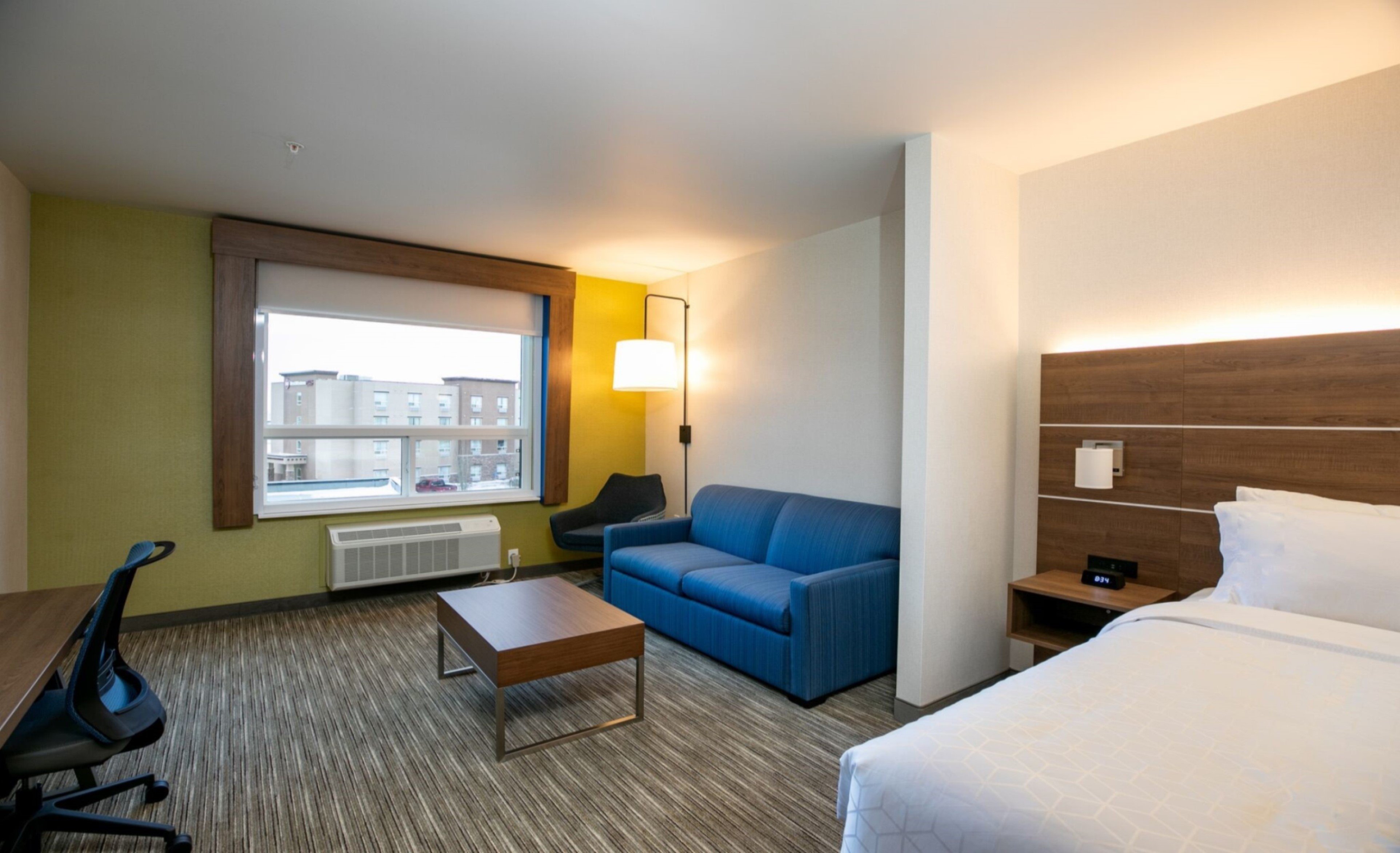 Holiday Inn Express Lethbridge Southeast 28/72