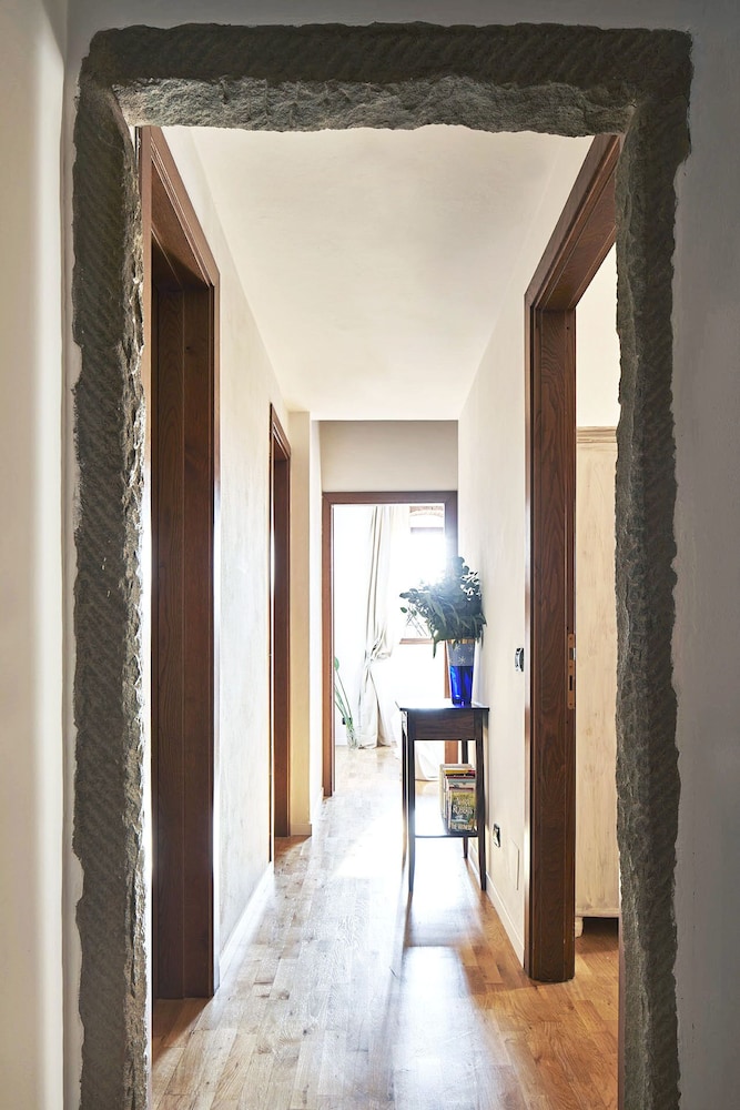 A Few Steps to The Duomo Amazing 4BD Apt 2/20