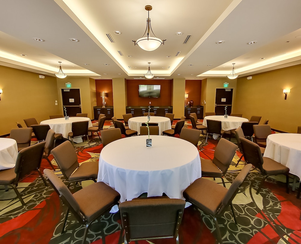 Holiday Inn Express And Suites Plymouth Ann Arbor Area 39/50