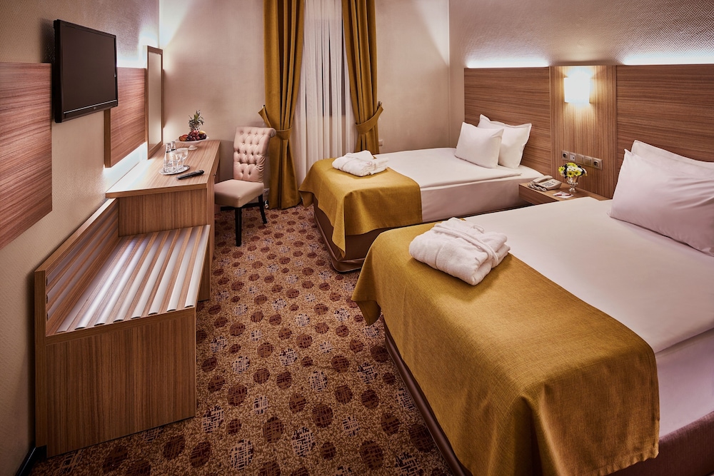 COMPACT, DOUBLE BED