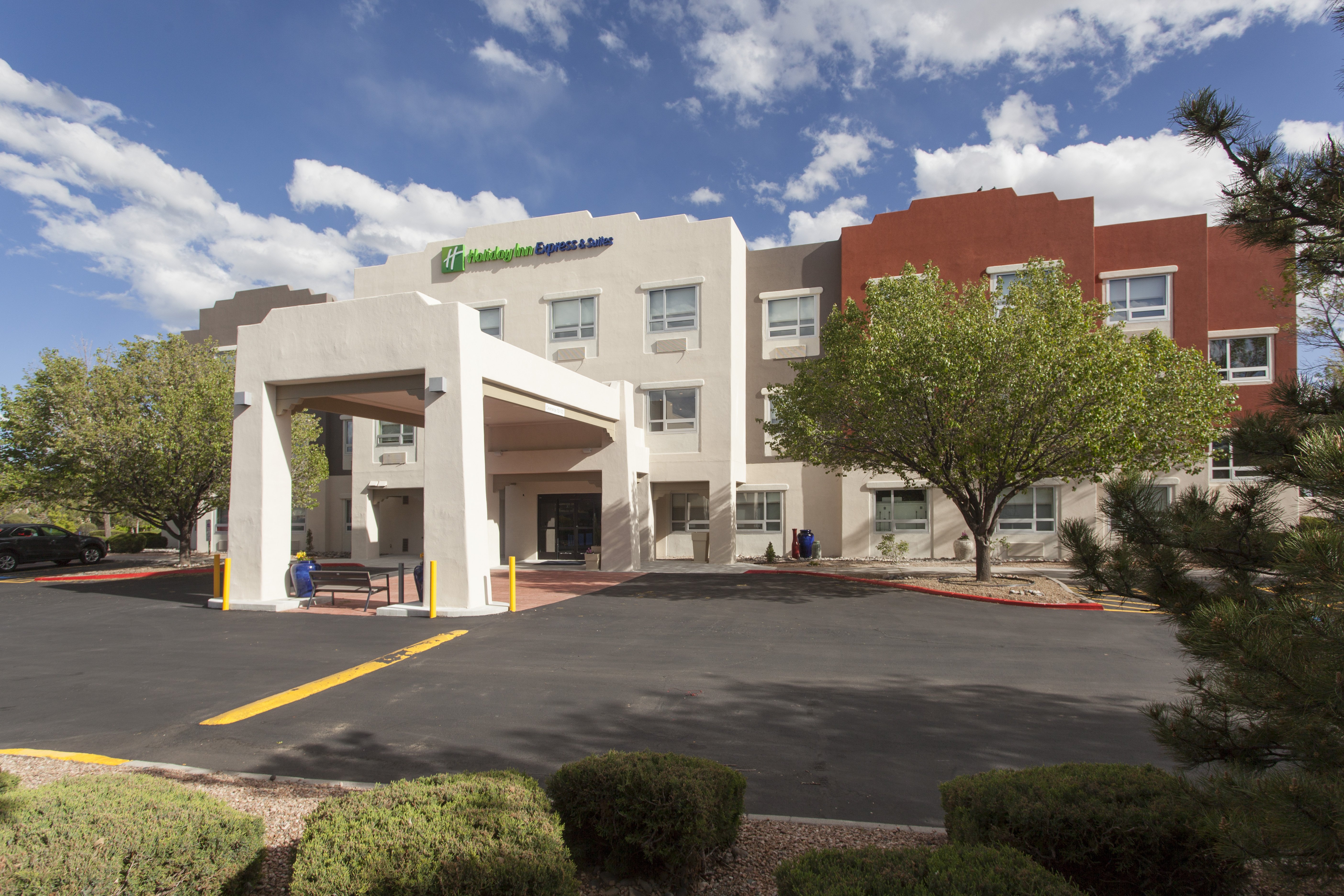 Holiday Inn Express Suites Santa Fe 19/22
