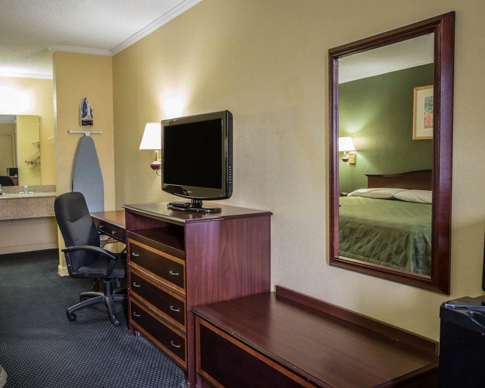 Rodeway Inn and Suites Plymouth Hwy 64 46/55