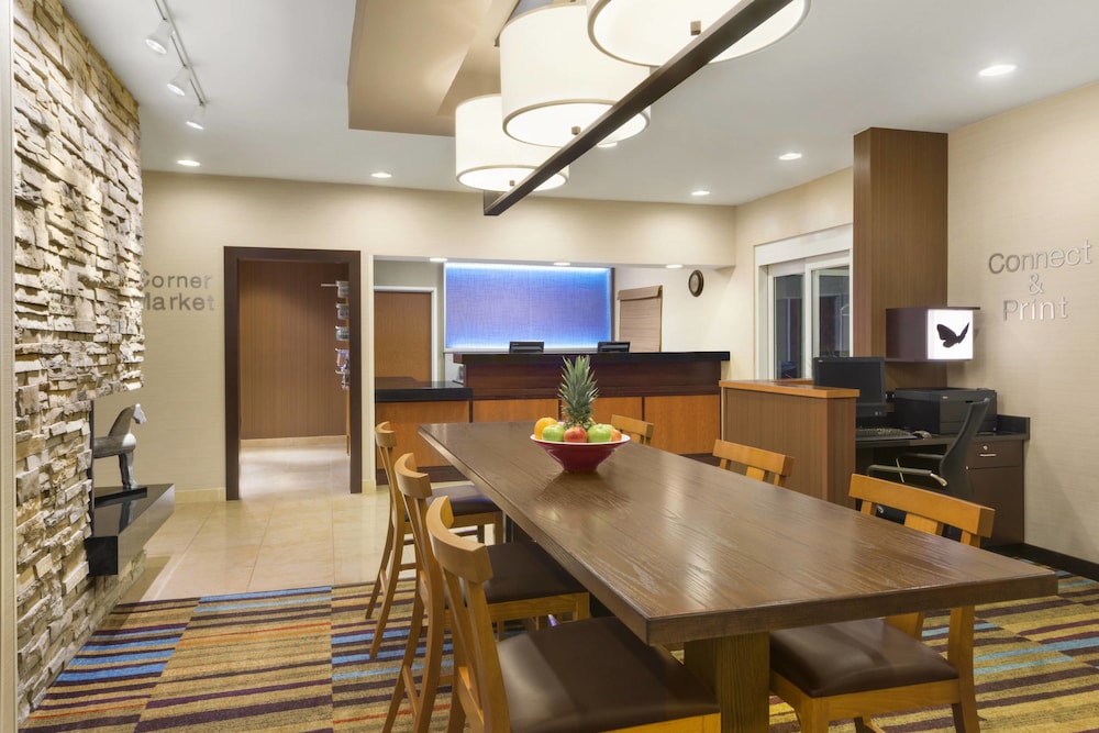 Amerivu Inn Suites Grand Forks 17/21