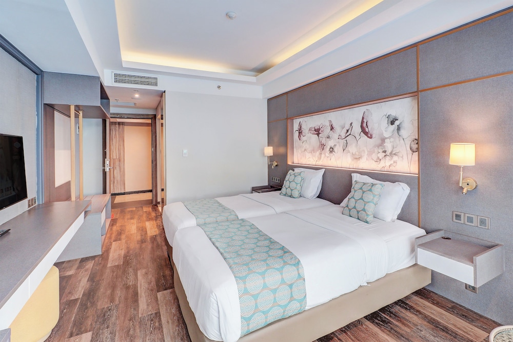 Sunday Hotel Arshika Sunset Road 23/60