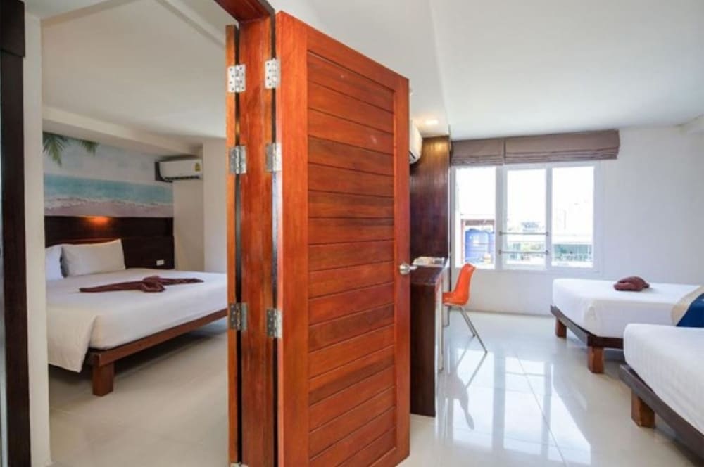 Patong Buri Resort 35/50