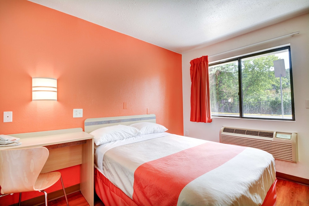Motel6 Southington, CT - Hartford 15/43