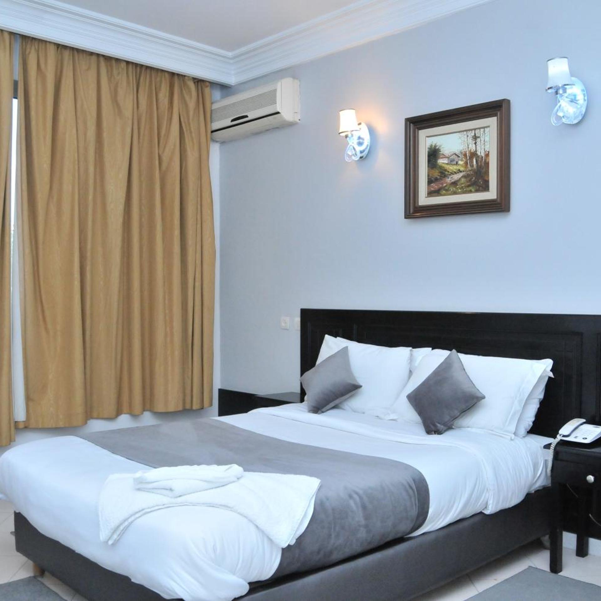 Hotel East West 17/50