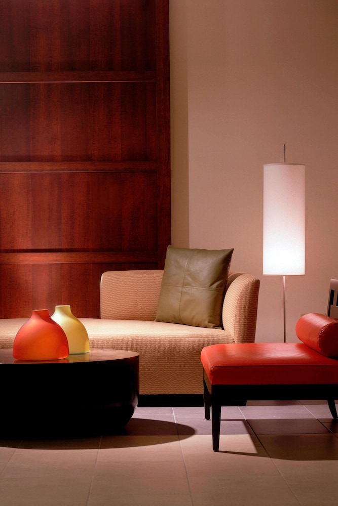 Courtyard By Marriott Los Angeles Sherman Oaks 18/34