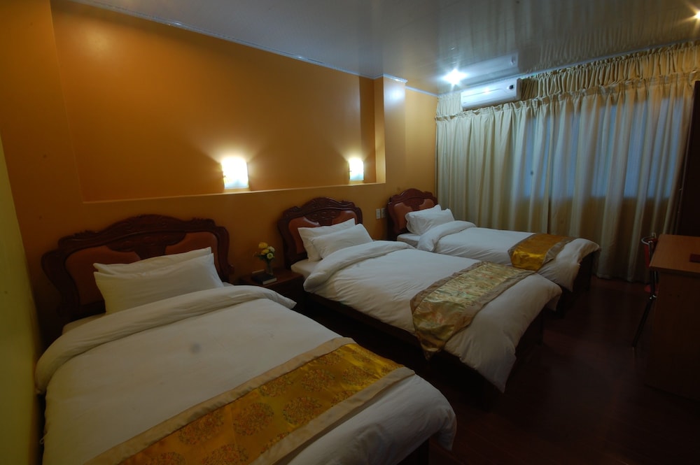 A a Plaza Hotel 15/50