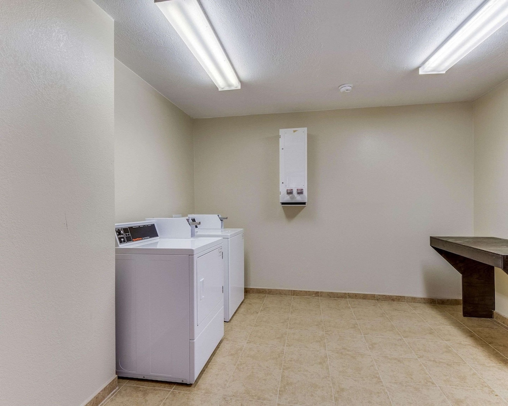 Econo Lodge Falfurrias 10/31