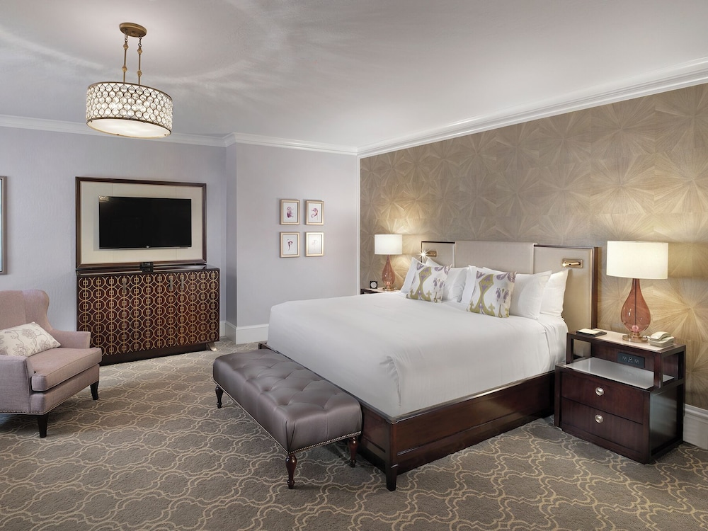 1 Bedroom, Signature, Suite, King Bed, Bay View