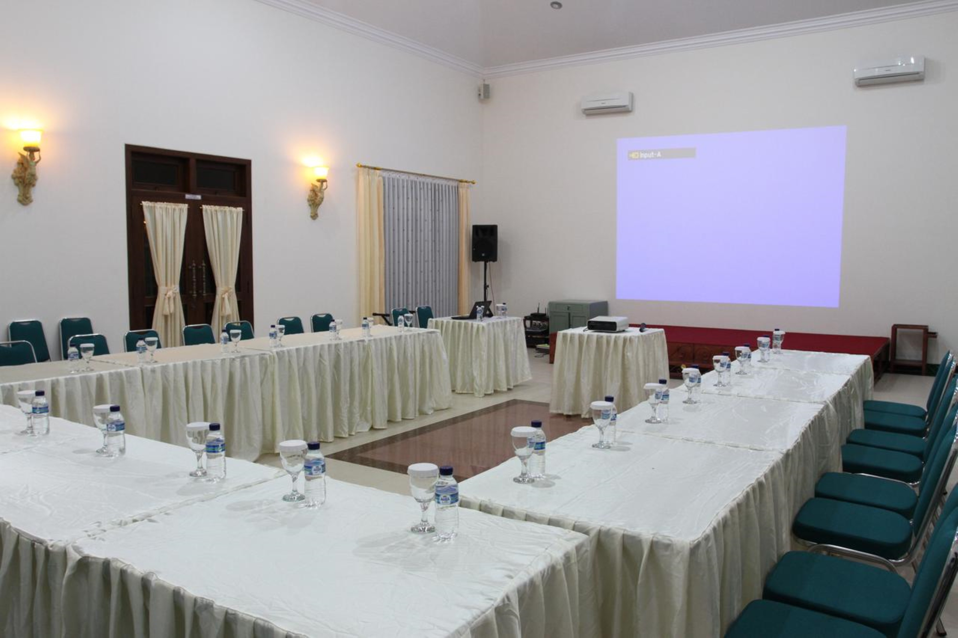 Hotel Savitri Country by ZUZU 33/38