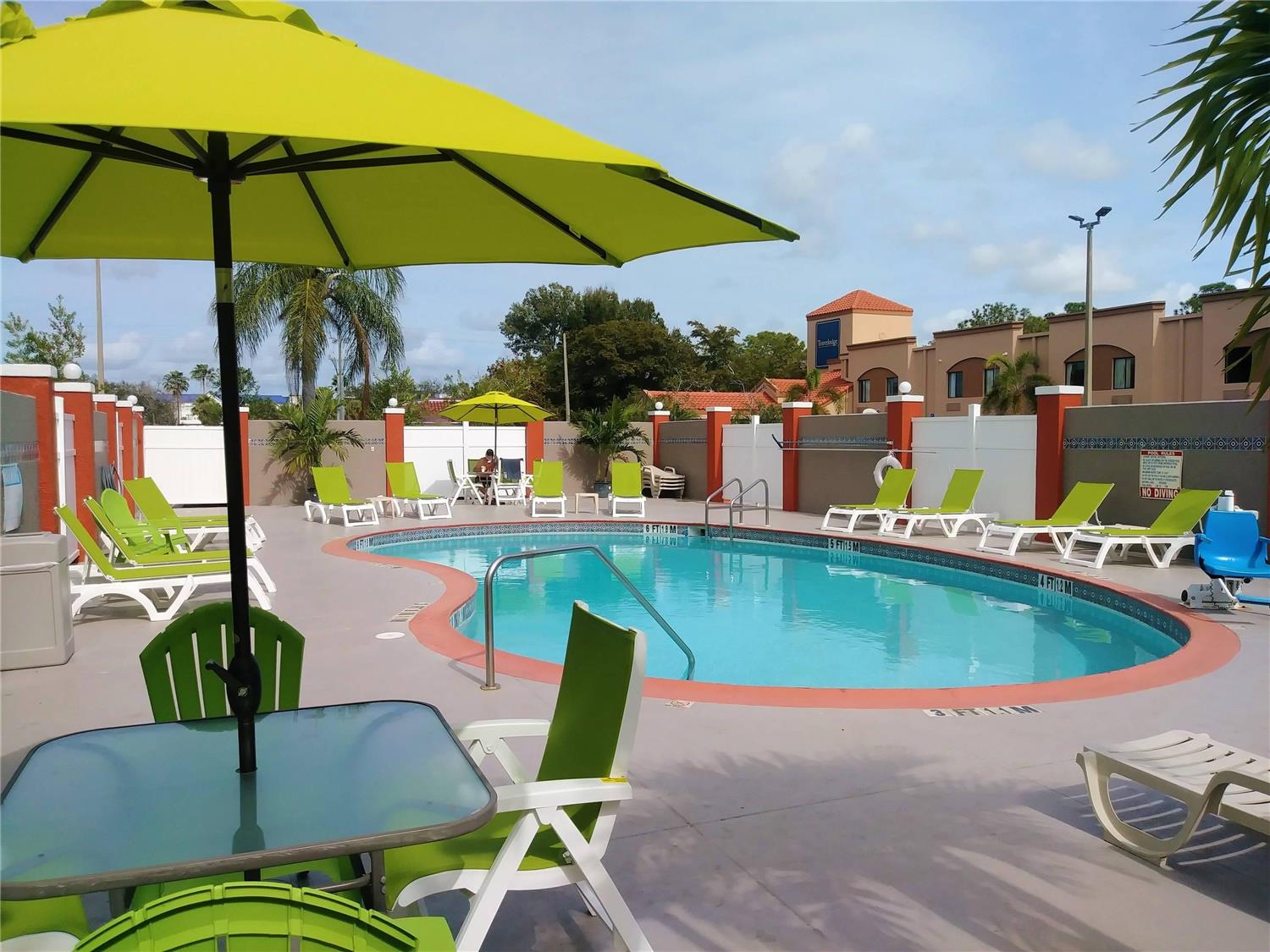 Quality Suites Fort Myers I-75 18/18