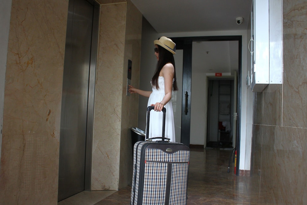 Misa Hotel 11/75