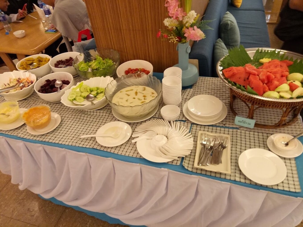 Bay Hotel Srinakarin 49/55