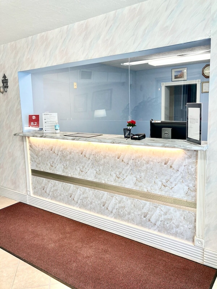 Hospitality Inn & Suites 3/37