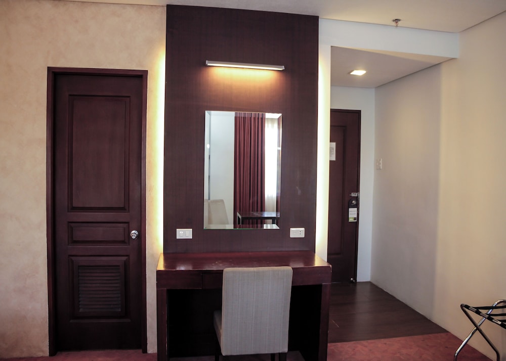 Casablanca Suites Near Airport 8/59