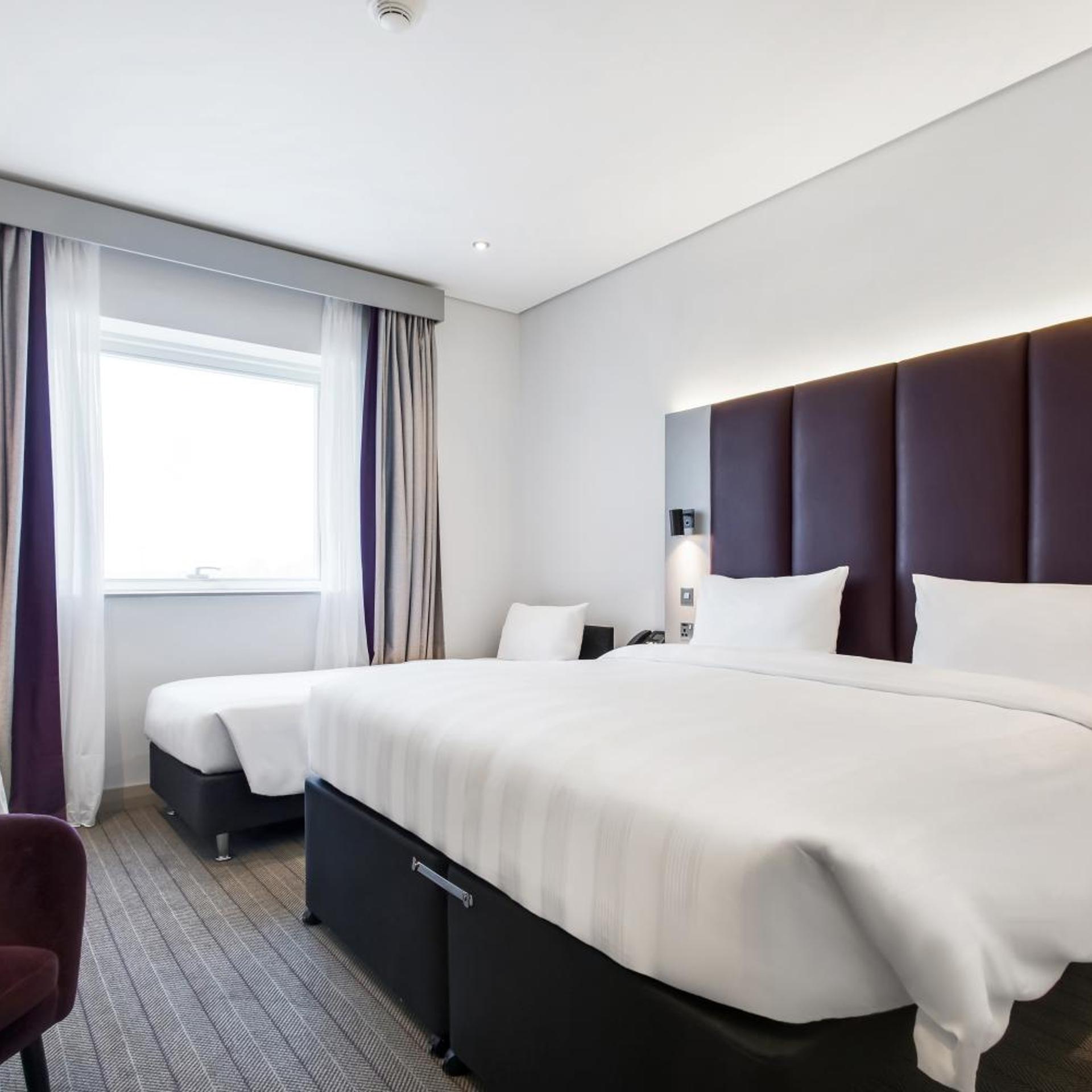 New Style, Family, King Bed، Premier Inn Abu Dhabi Capital Centre 4/10