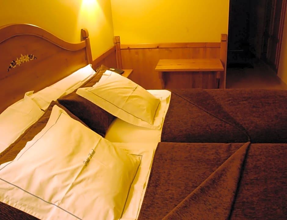 Petit Hotel 25/41
