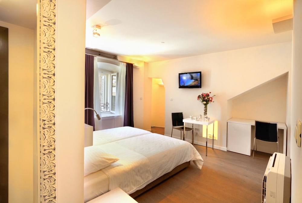 SUPERIOR, DOUBLE OR TWIN BED, CITY VIEW